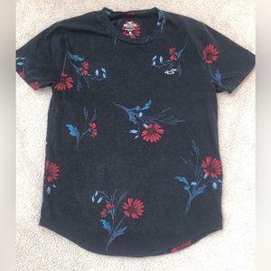 Hollister men’s flower curved hem tee size XS